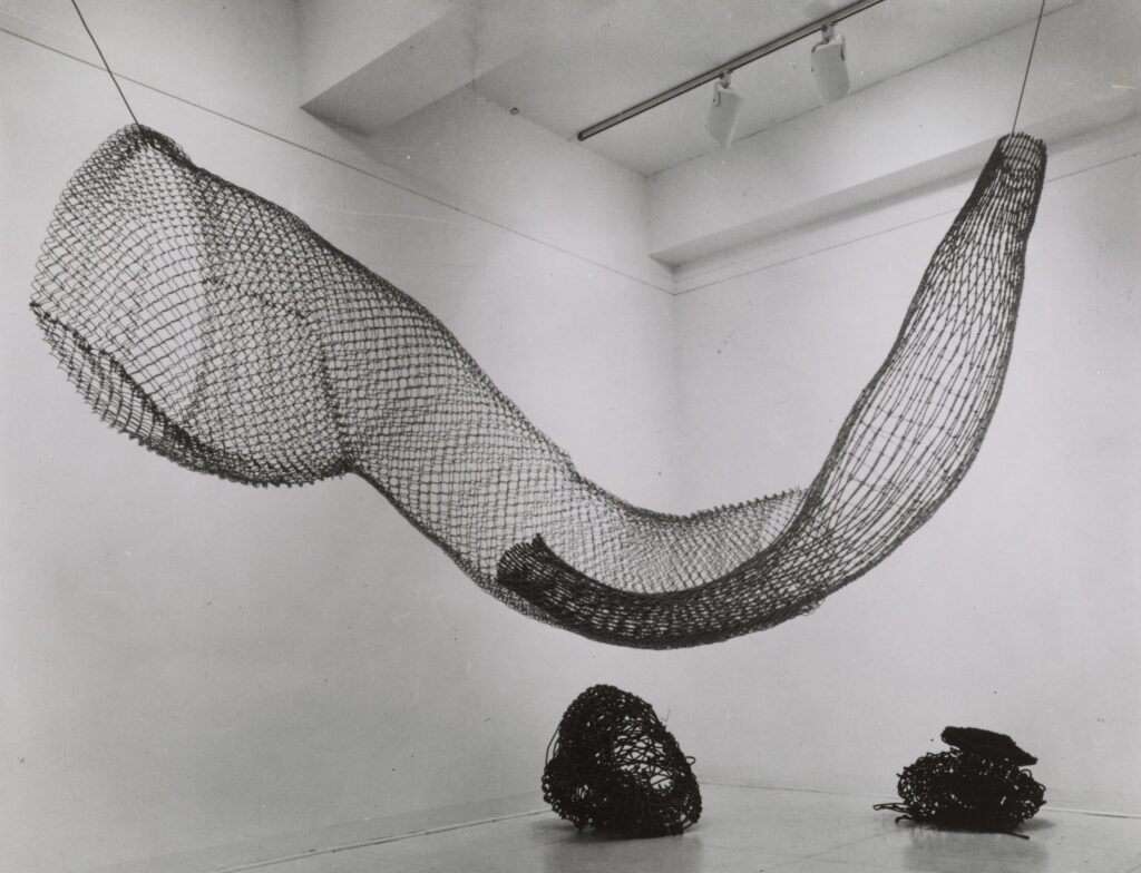Tethered Forms and Soft Landscapes: Reframing the Erotic in Abstract Sculpture – Reviews