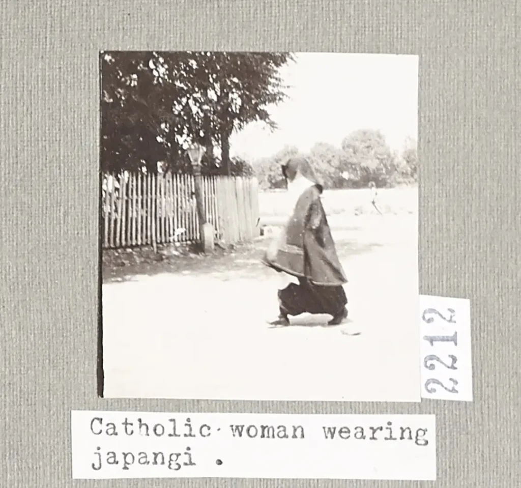 Object Collections: Contemporary Encounters with Ethnographic Photography in Britain and the Balkans – Essay